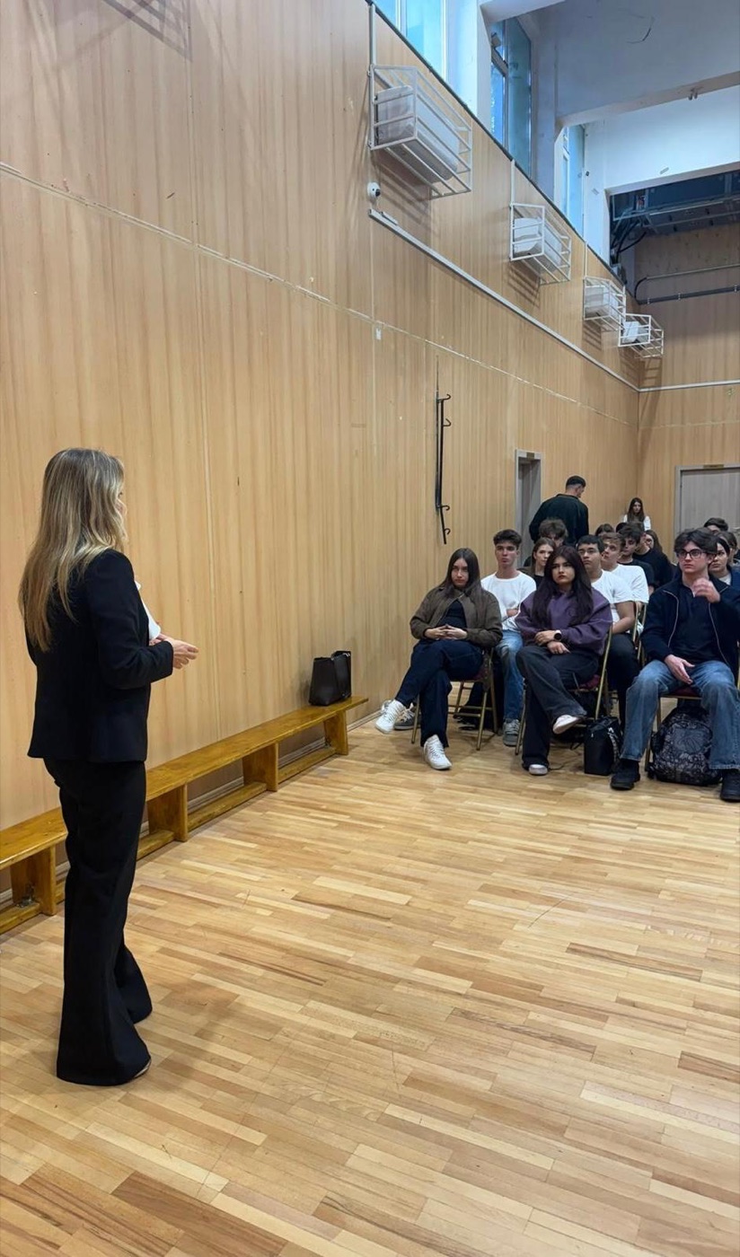 Adina Zara talking with high-school students about AI and business